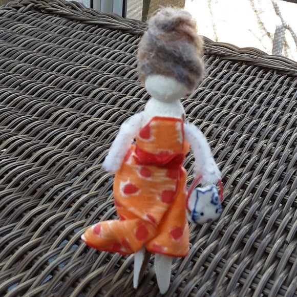 Clothespin dolly in the style of Amy Winehouse - Picture 3 of 6